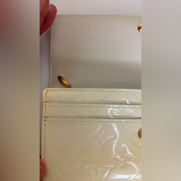 Louis Vuitton Ivory Vernis Sarah Wallet - Picture 9 of 16